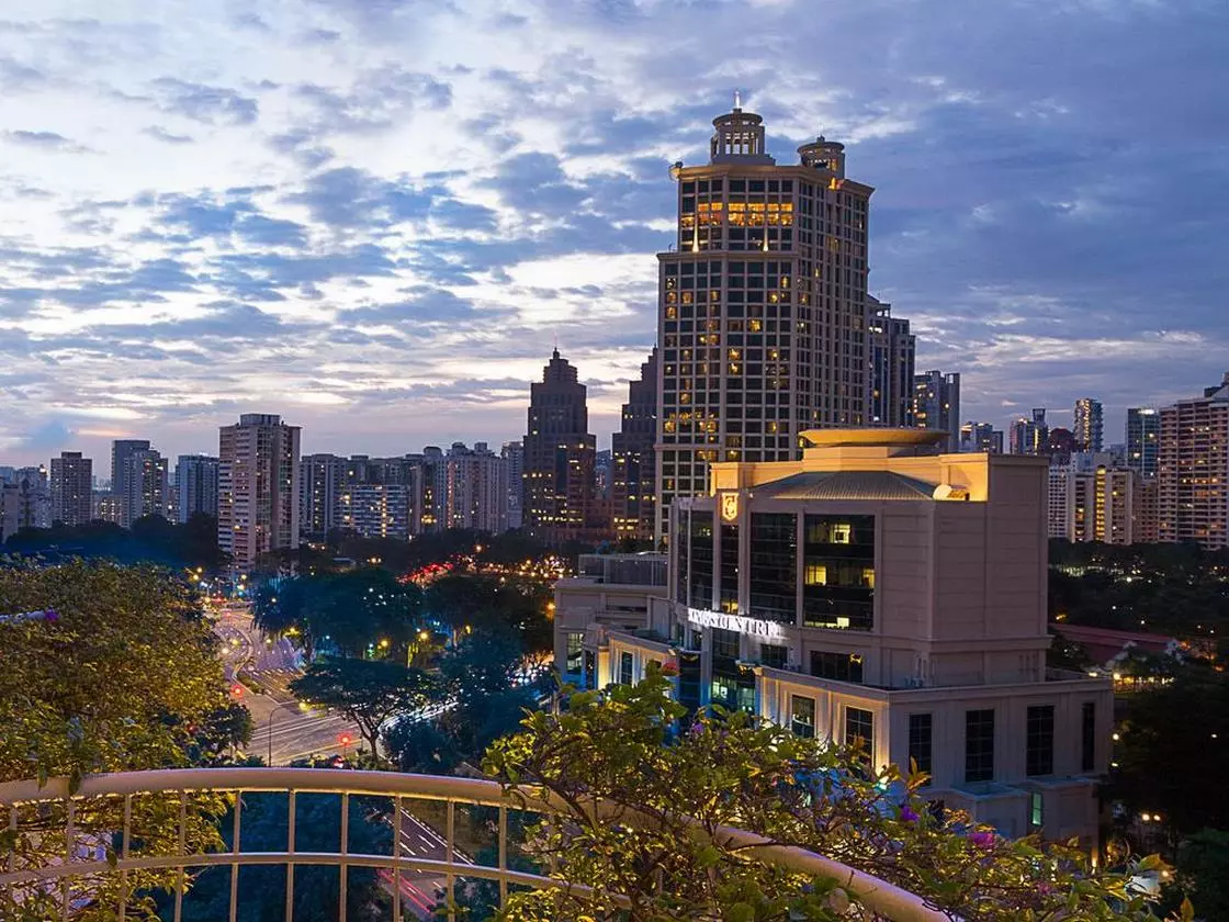 Copthorne King's Hotel night view (Copy).jpg